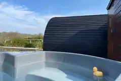 Embden glamping pod hot tub