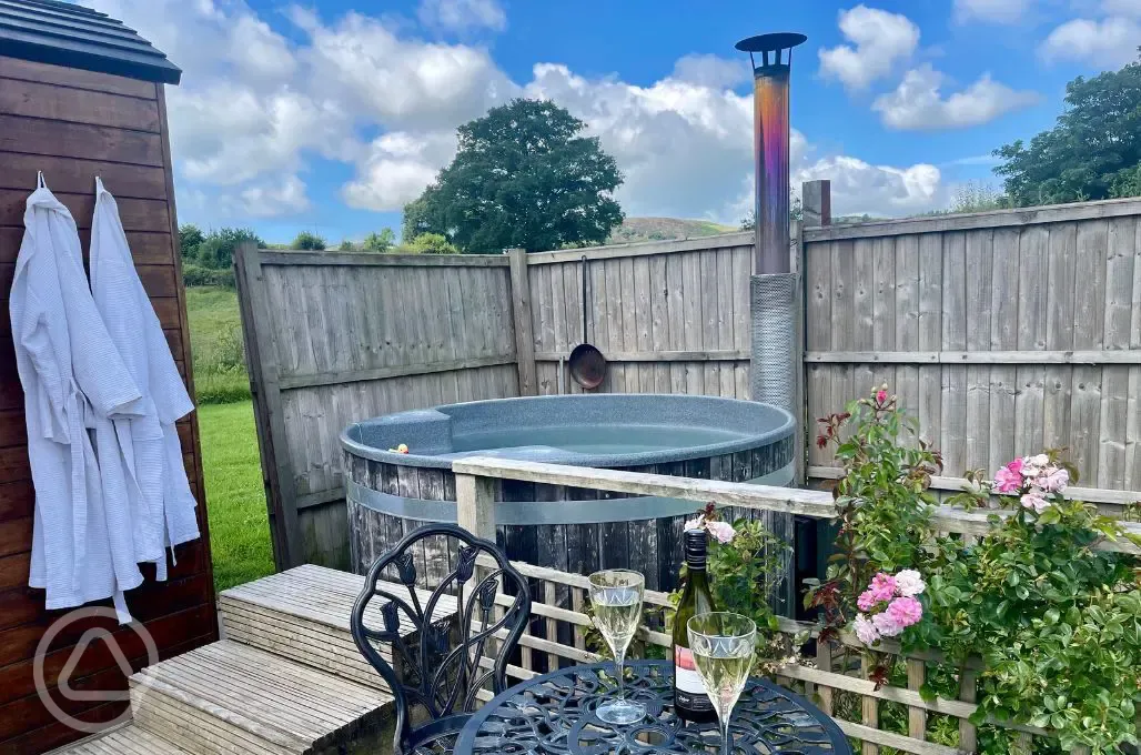 Embden glamping pod hot tub