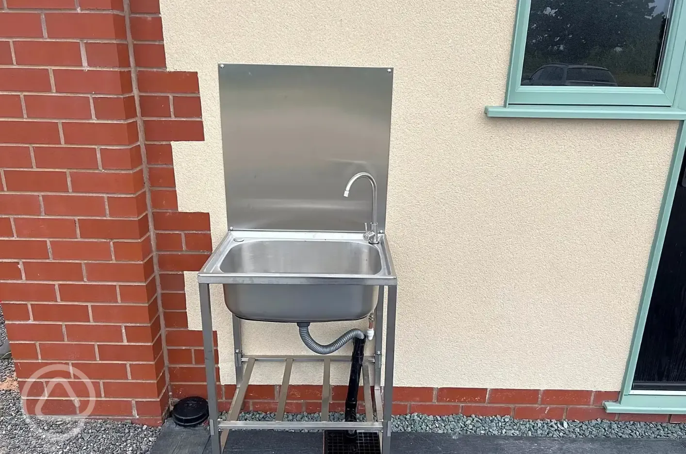 Cold water washing up station