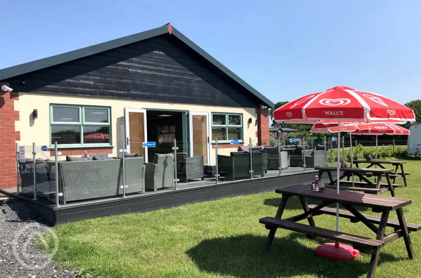 Castle Cafe and outdoor seating