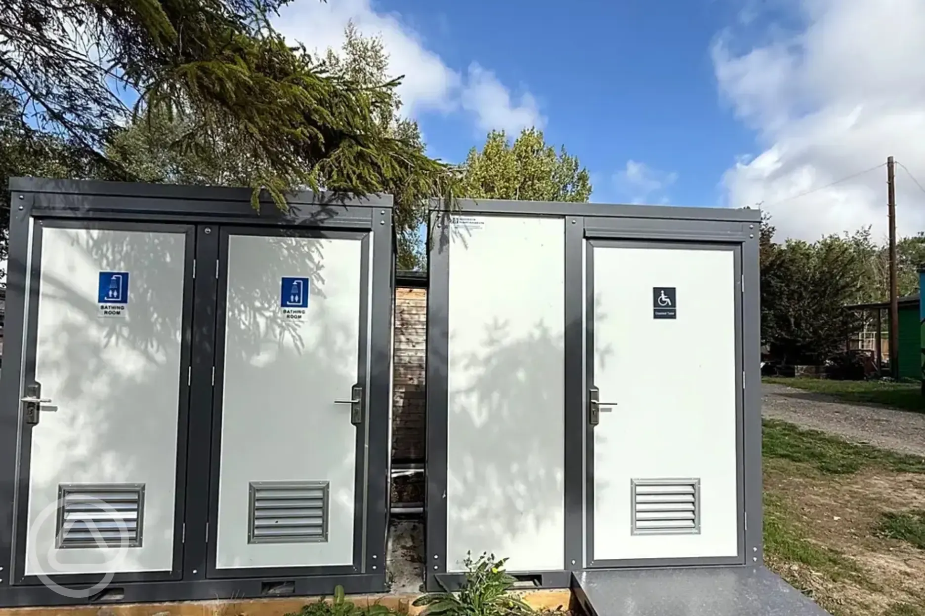 Shower block and accessibility block