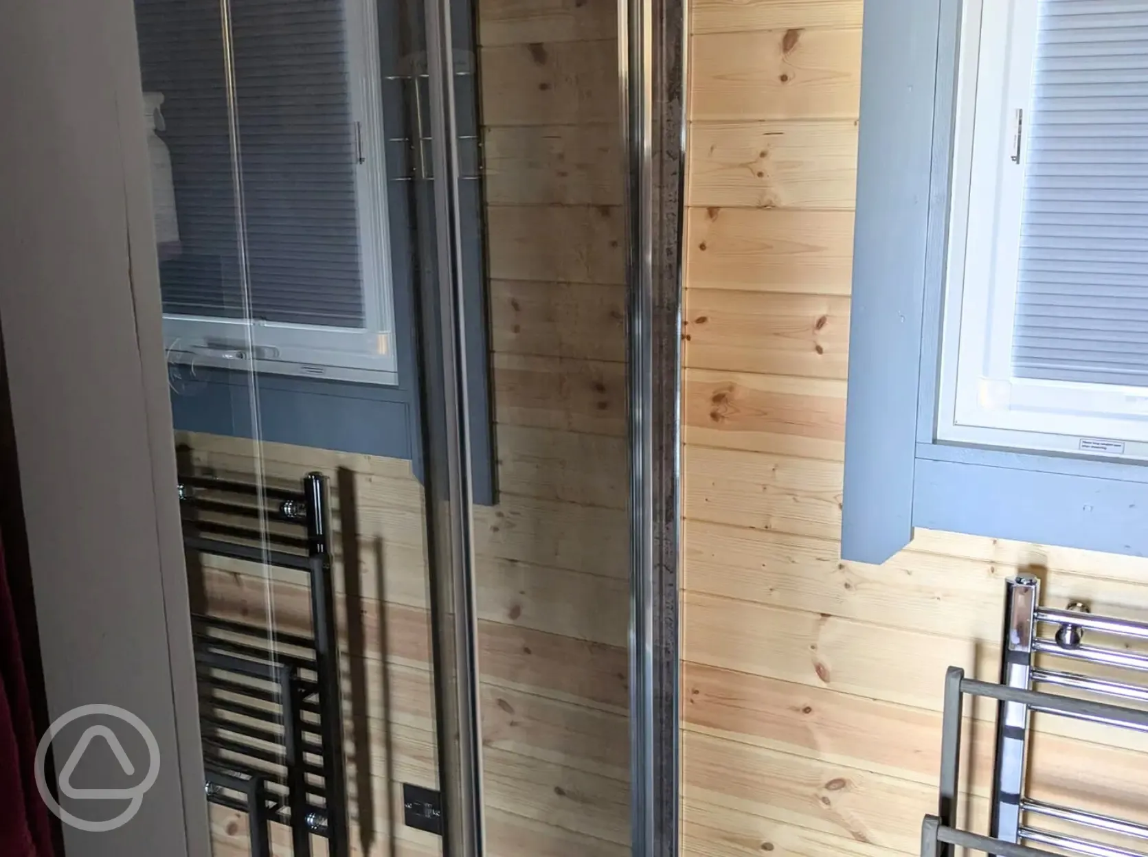 Robins Nest glamping pod ensuite bathroom