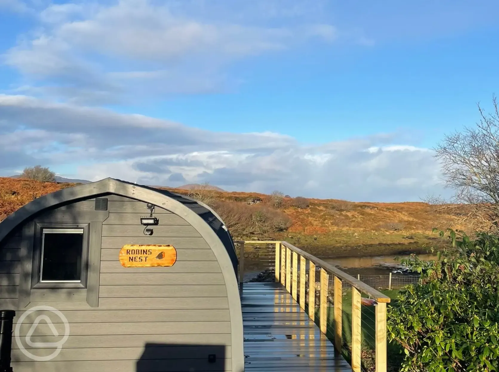 Robins Nest glamping pod and private decking