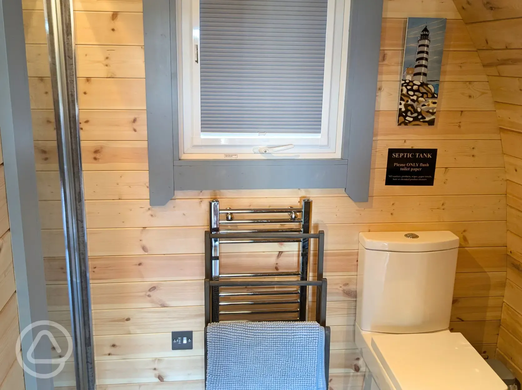 Robins Nest glamping pod ensuite bathroom