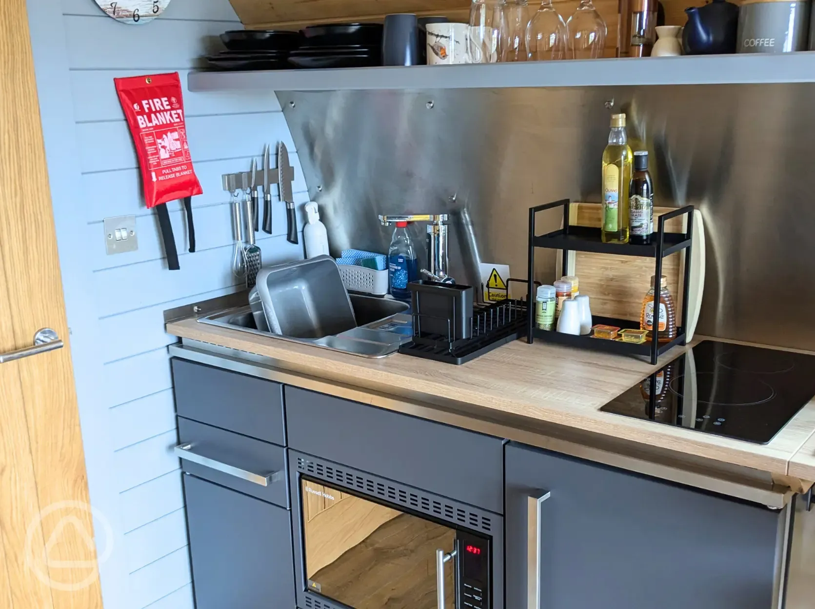 Robins Nest glamping pod kitchen