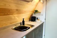 Equipped kitchenette with a sink, fridge, microwave, air fryer and toaster
