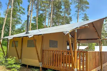 Premium Safari Tent with step access amongst the woodland