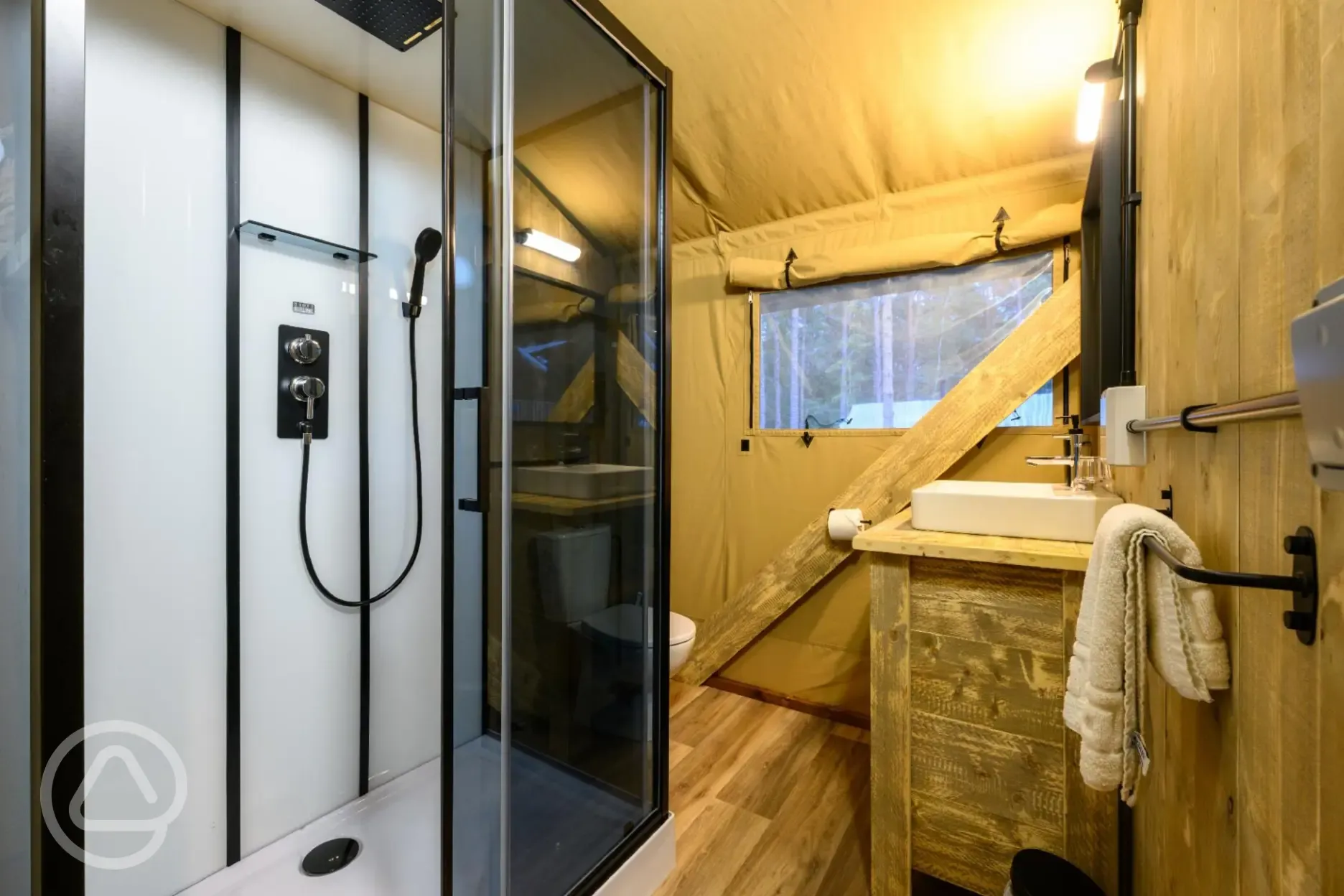 Deluxe Safari Tent ensuite bathrooms (for both sizes of tents)