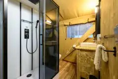 Deluxe Safari Tent ensuite bathrooms (for both sizes of tents)