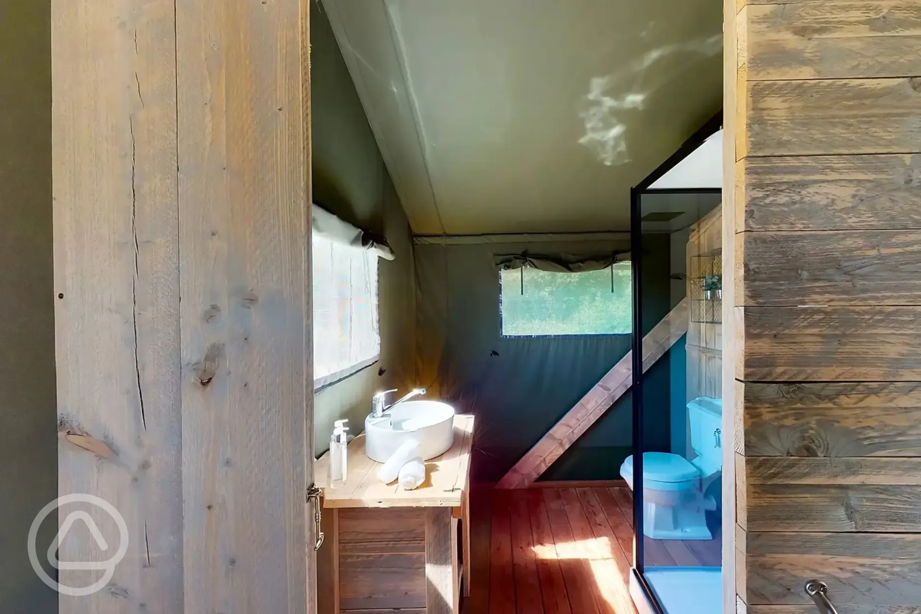 Large Deluxe safari tent ensuite bathroom (towels not provided but can be hired)