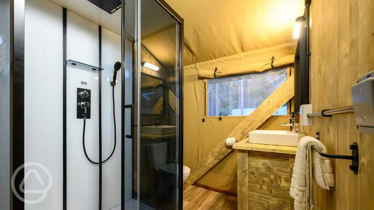 Large Deluxe safari tent ensuite bathroom (towels not provided but can be hired)