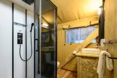 Large Deluxe safari tent ensuite bathroom (towels not provided but can be hired)