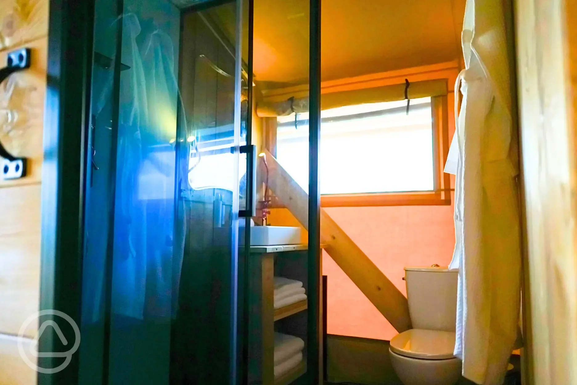 Deluxe safari tent ensuite bathroom (towels not provided but can be hired)