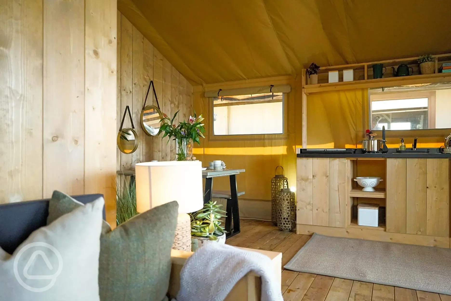 Deluxe kitchen with a hob, toaster, fridge/freezer, kettle and microwave