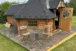 Glamping cabin with an outdoor picnic bench at Barley Fields Holidays