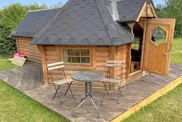 Glamping cabin with an outdoor picnic bench at Barley Fields Holidays