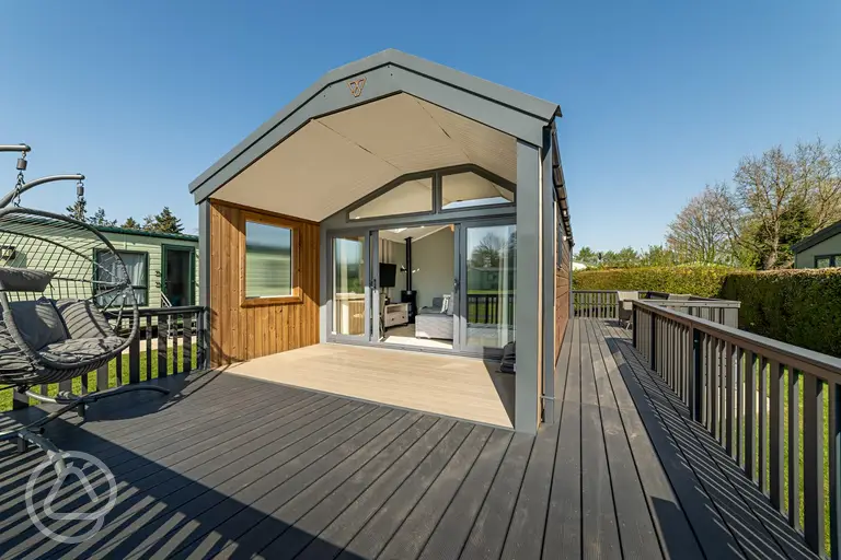 Snug ensuite glamping cabin with a deck and double egg chair