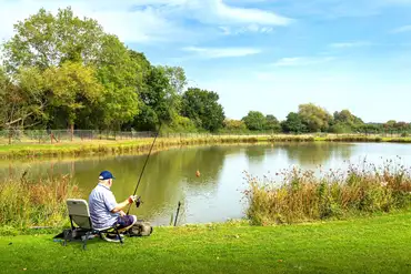 Fishing lake with 14 pegs