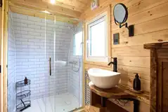 Campion, Coppice and Waters Edge ensuite bathrooms