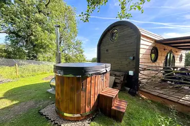 Lincoln waterside cabin with a wood-fired hot tub