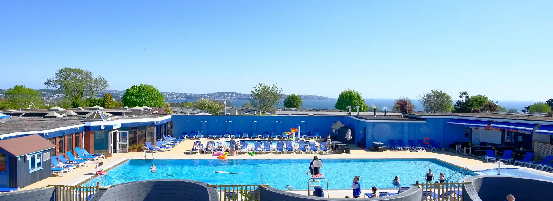 Campsites with swimming pools in Devon