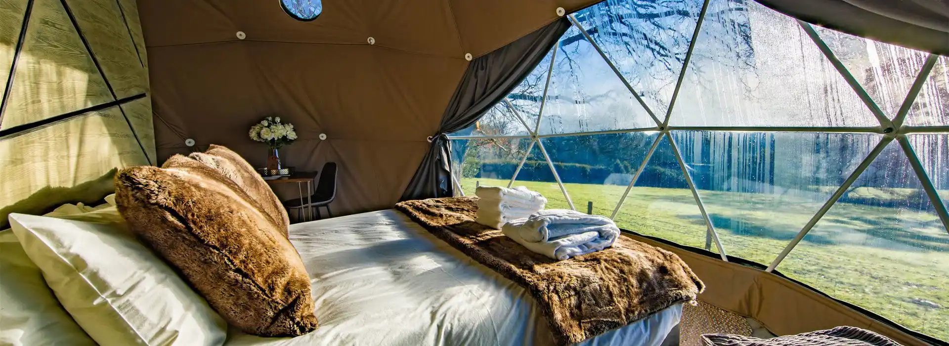 Romantic glamping