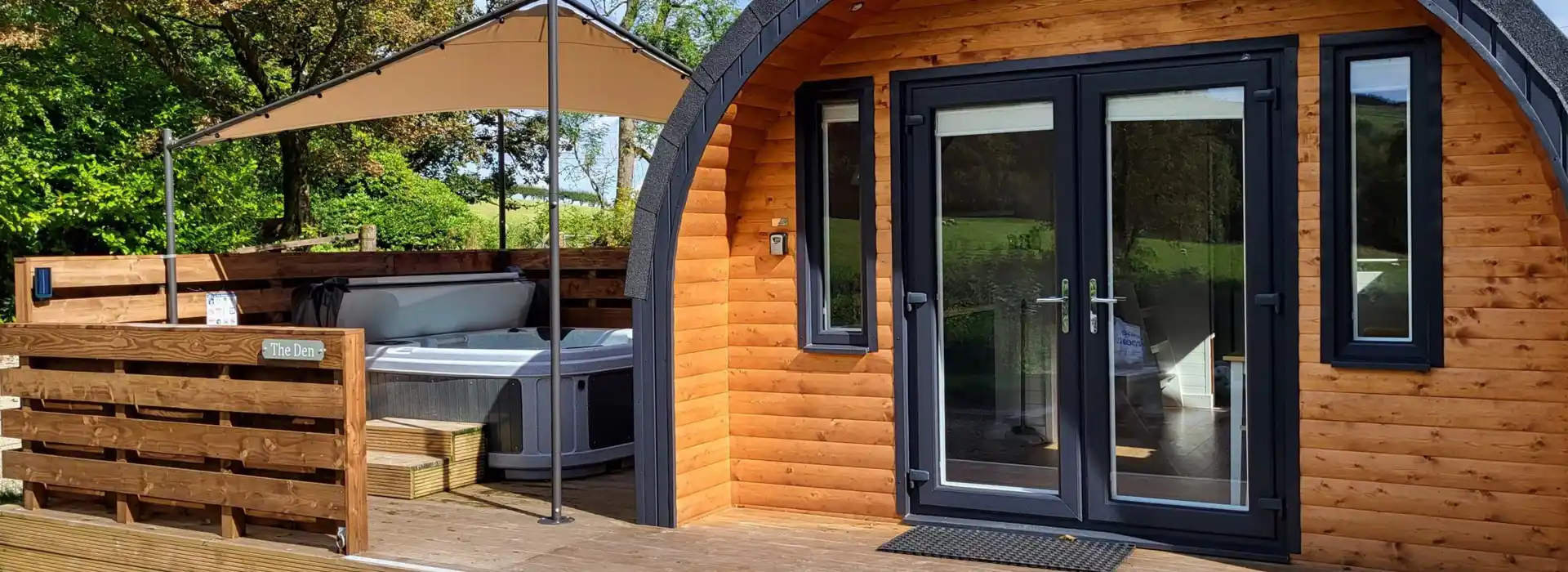 Camping and glamping pods in Clydebank