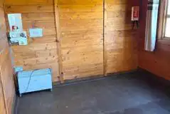 Unfurnished log cabin