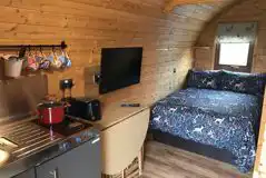Forget Me Not Pod with Hot Tub at Kiss Wood Cabins