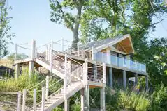 Heartwood Treehouse with Hot Tub at Oaklands Glamping and Treehouse