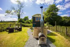 Frankshore shepherd's hut with hot tub