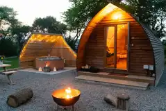 En-Suite Deluxe Wigwam Pods With Hot Tub (Pet Friendly) at Wigwam Holidays Sedgewell Barn