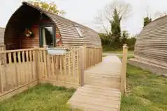 En-suite Deluxe Accessible Wigwam Pod (Pet Friendly) at Wigwam Holidays Maglia Rosso