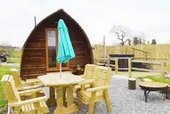 Ensuite Deluxe Wigwam Pod With Wood Fired Hot Tub (Pet Friendly) at Wigwam Holidays Ribble Valley