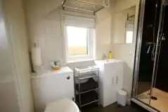 Merlin's Cabin bathroom