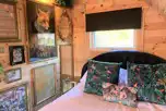 Coplow Glamping Pod with Hot Tub at Fox's Furrow