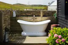 Hart shepherds hut outdoor bath