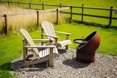 King shepherds hut outdoor area