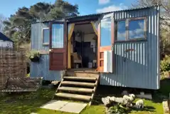 Dreckly Hut at Treguth Glamping
