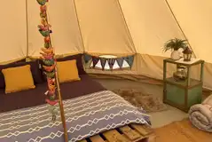 Bell tent with a double bed and bedding Bell tent with a double bed and bedding