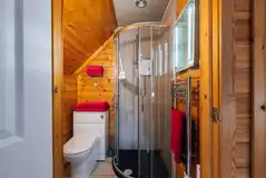 Cabin of Hearts ensuite