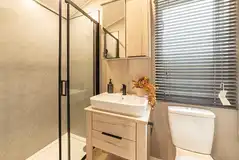 Snug cabin bedroom ensuite bathroom Snug cabin bedroom ensuite bathroom
