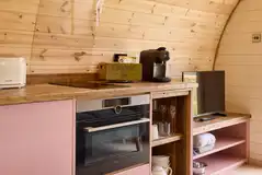  Kitchen with hob, oven/grill, microwave, coffee machine and fridge