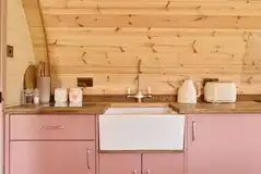  Kitchen with hob, oven/grill, microwave, coffee machine and fridge