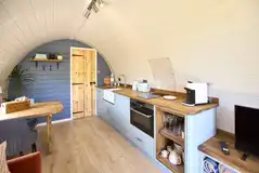 Kitchen with hob, oven/grill, microwave, coffee machine and fridge