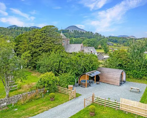 Camping and glamping pods with hot tubs in Windermere