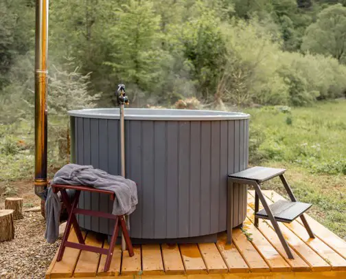 Campsites with hot tubs in Derbyshire and Peak District