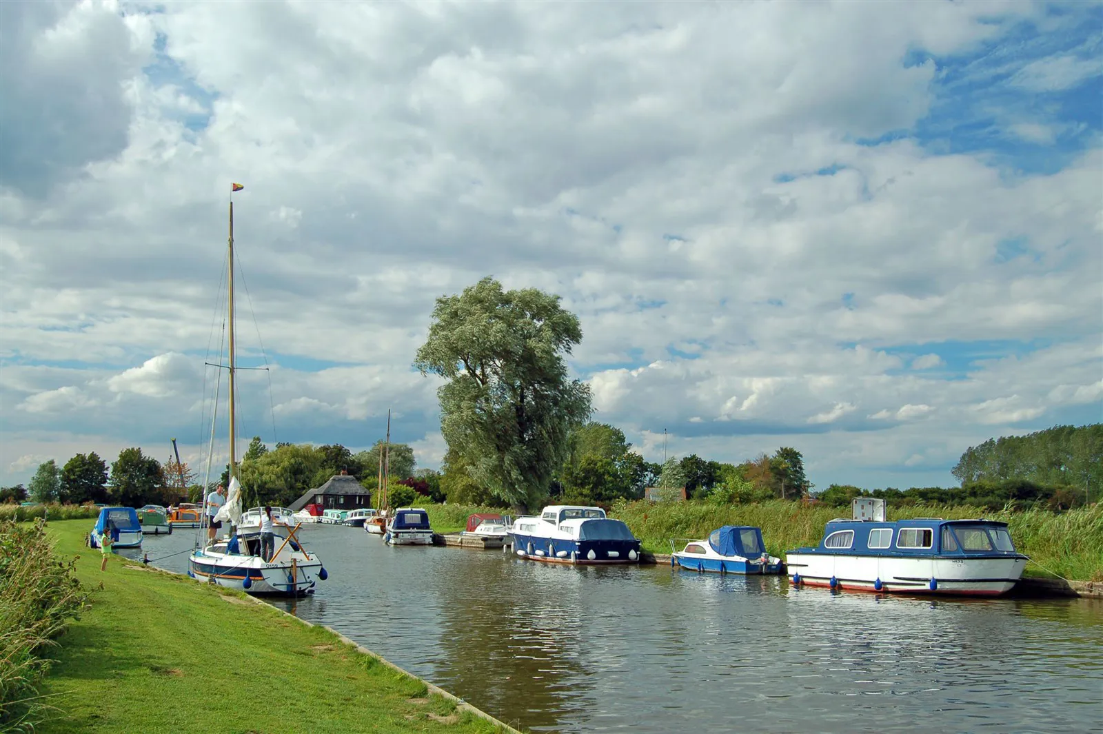Explore the waterways with a Norfolk Broads day boat hire