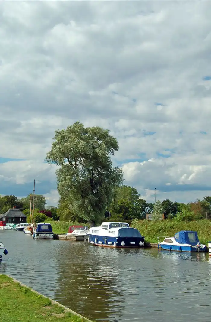 Explore the waterways with a Norfolk Broads day boat hire