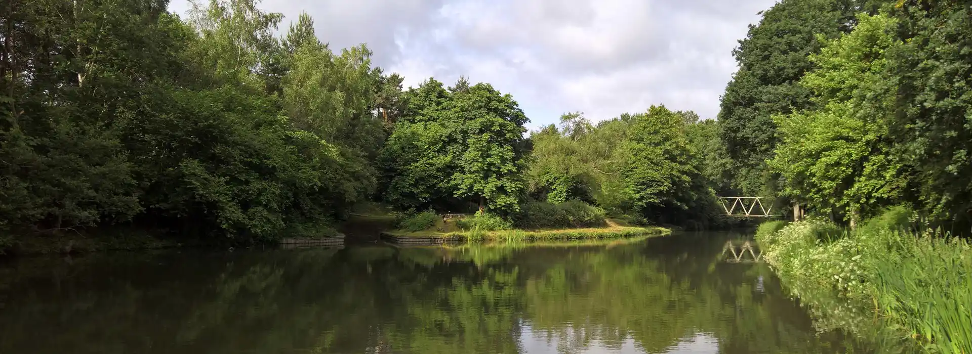 Campsites near the Basingstoke Canal